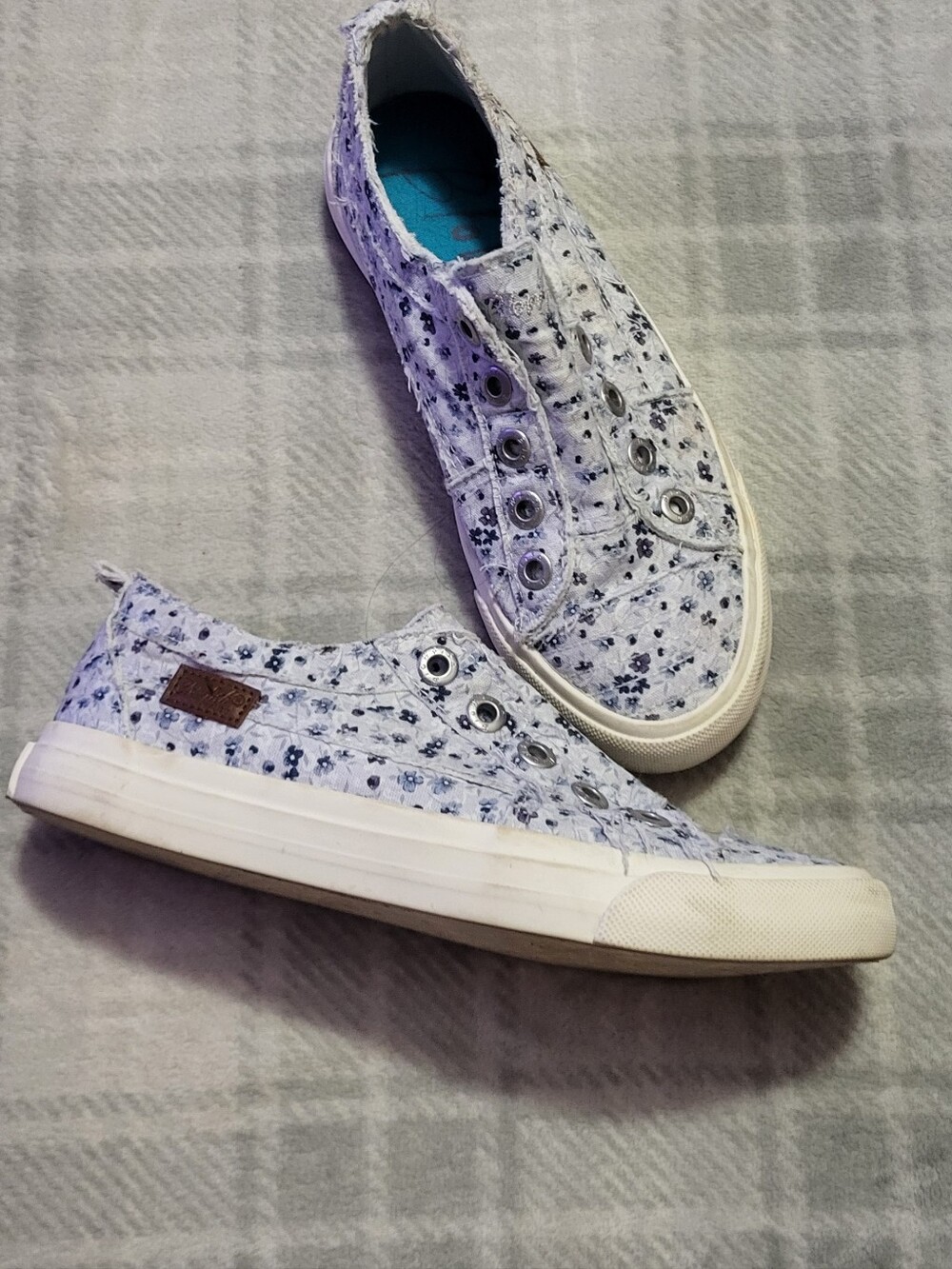 Casual Slip-On Floral Canvas Sneakers Light Blue Blowfish Malibu Size 6.5